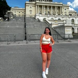 Meet your Posher, Abigail